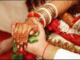 প্রমাণ দিতে বিয়ের আসরেই নগ্ন কনে