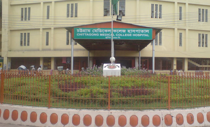 চট্টগ্রামে হাসপাতালের বাইরে বিক্রি হচ্ছে ওষুধ