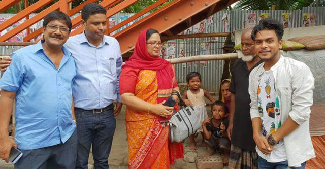 ঢাকার রাস্তায় পড়ে থাকা ফরিদার সাথে দেখা করলেন কুড়িগ্রামের ডিসি