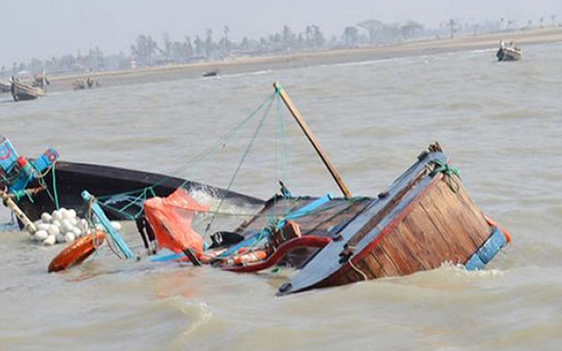মুন্সীগঞ্জে মেঘনায় ট্রলারডুবি, ৪৫ জন উদ্ধার