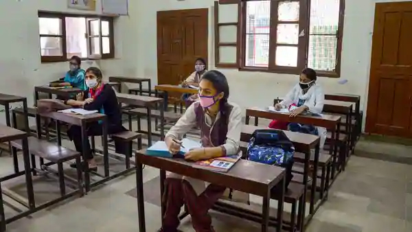 শিক্ষার্থীদের সঙ্গে অনলাইনে যোগাযোগের নির্দেশ