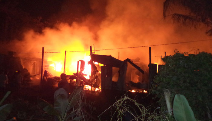 চুলার আগুনে পুড়ে ছাই হলো ১০ দোকান