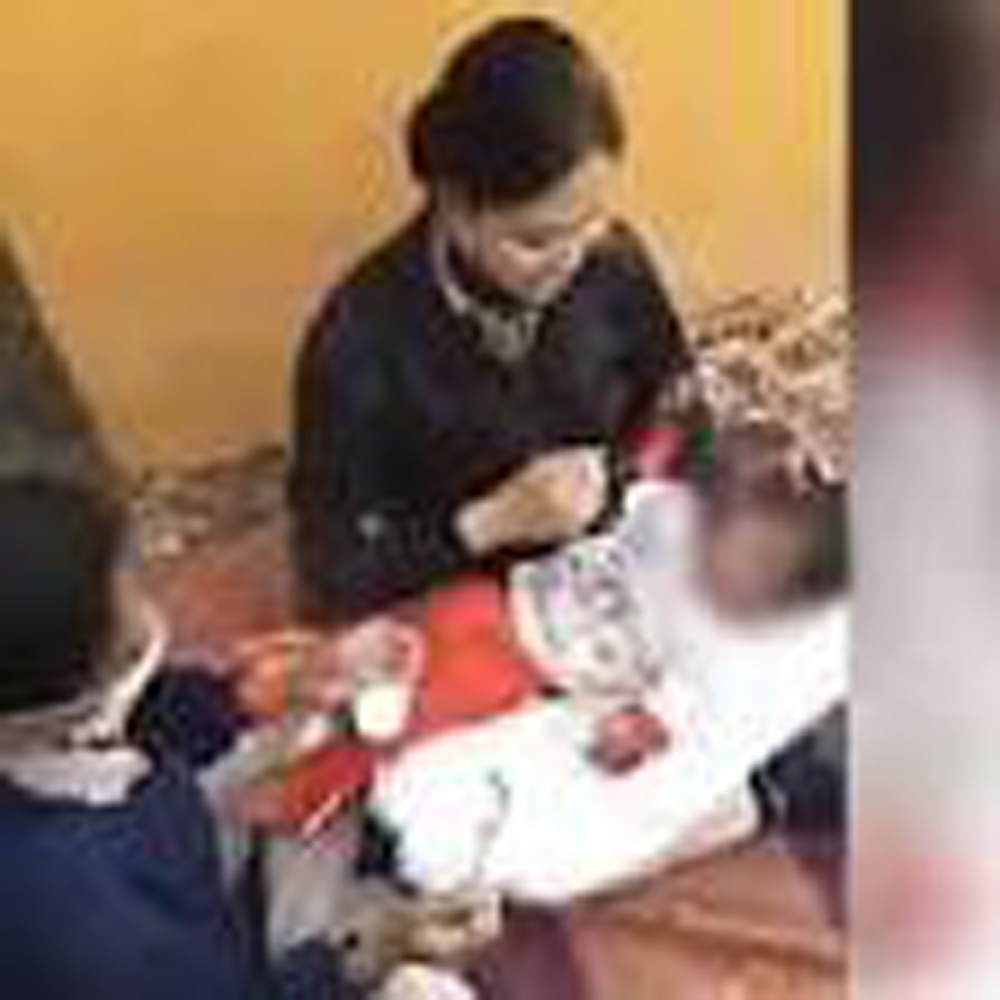 পুণেতে ২ দিন ধরে মৃতার পাশে ১৮ মাসের শিশু, করোনার আতঙ্কে ছুঁয়ে দেখল না কেউ