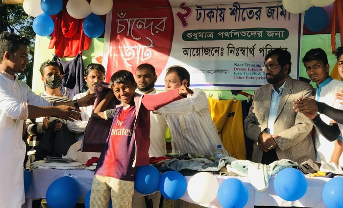সিলেটে ‘চাঁন্দের হাটে’ ২ টাকায় শীতের পোশাক