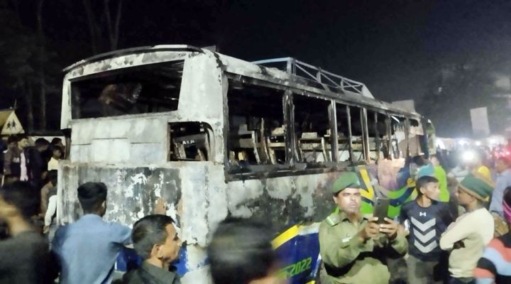 সিলেটে বাসে আগুন সন্দেহর তীর কার দিকে