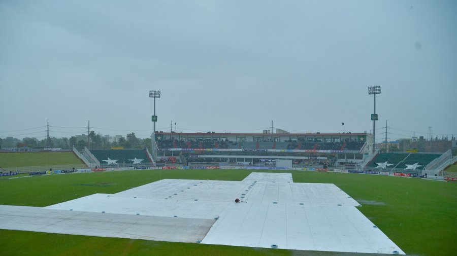 টানা বৃষ্টিতে ভেসে গেলো প্রথম দিন