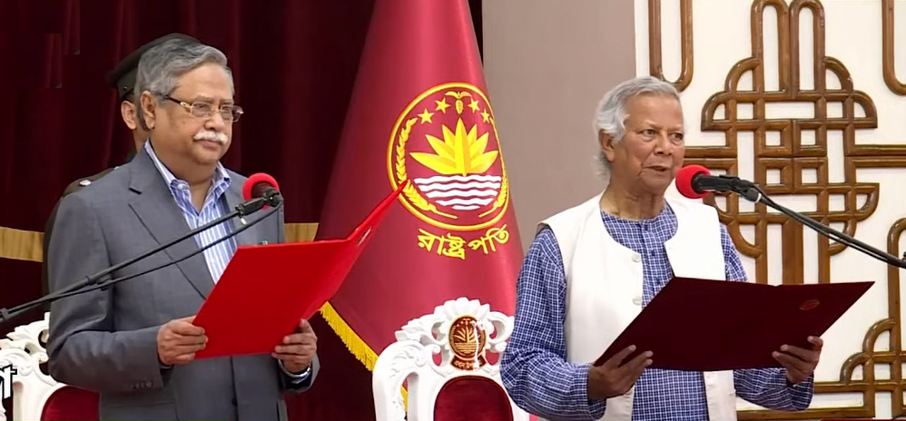 ড. ইউনূসের নেতৃত্বে ১৭ সদস্যের নতুন সরকারের শপথ গ্রহণ