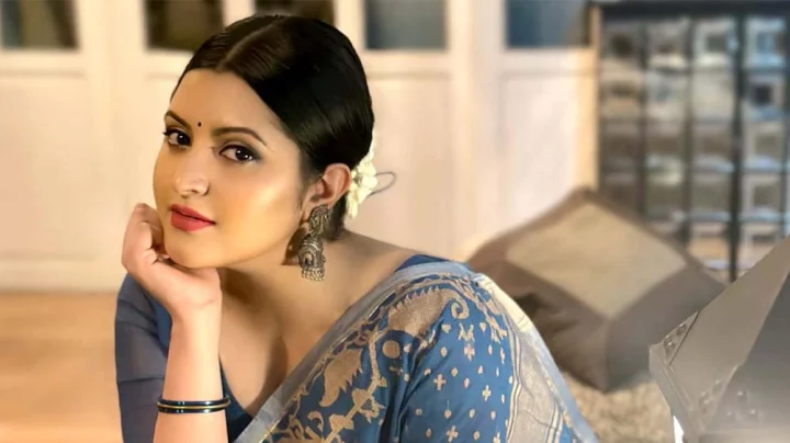 ভিসা জটিলতায় পরী মণি