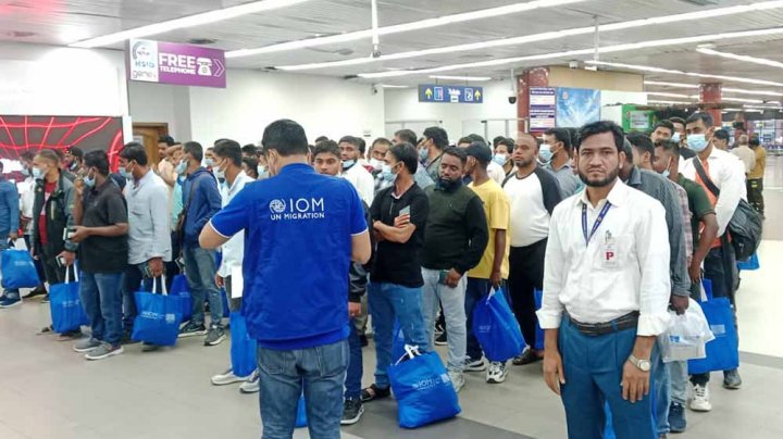 লিবিয়া থেকে ফেরত আনা হলো ১৫০ বাংলাদেশিকে