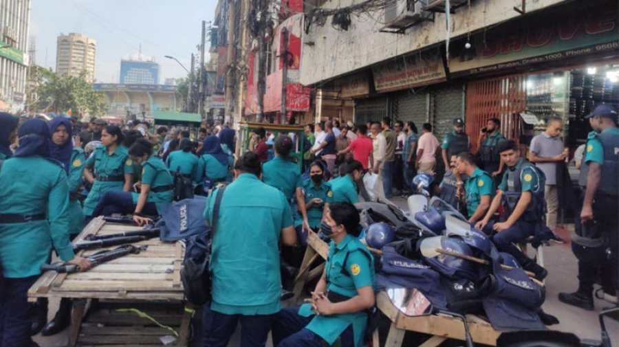পাল্টাপাল্টি কর্মসূচি থমথমে জিরো পয়েন্ট, চারপাশে আইনশৃঙ্খলা বাহিনী