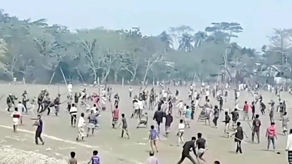 মাইকে ঘোষণা দিয়ে আওয়ামী লীগ-বিএনপি সংঘর্ষ