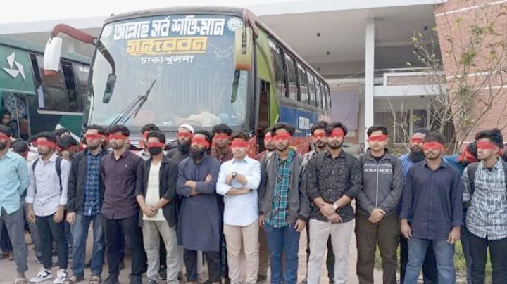 প্রধান উপদেষ্টার সঙ্গে দেখা করতে ঢাকার পথে কুয়েট শিক্ষার্থীরা