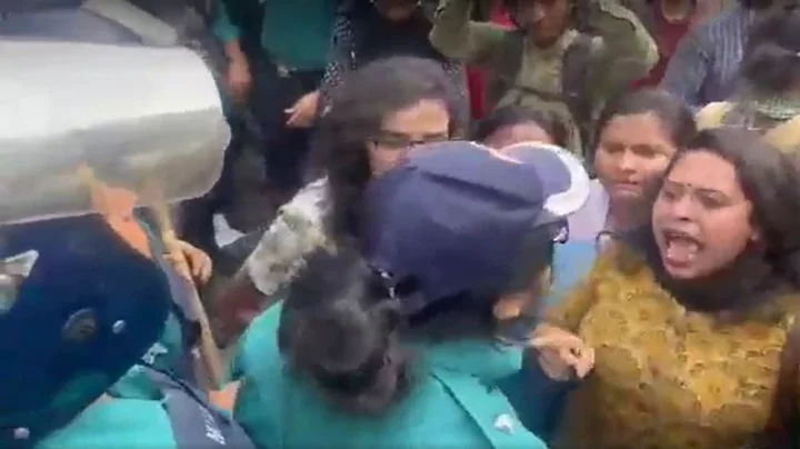 ধর্ষণ ও নিপীড়ন বিরোধীদের সঙ্গে পুলিশের সংঘর্ষ