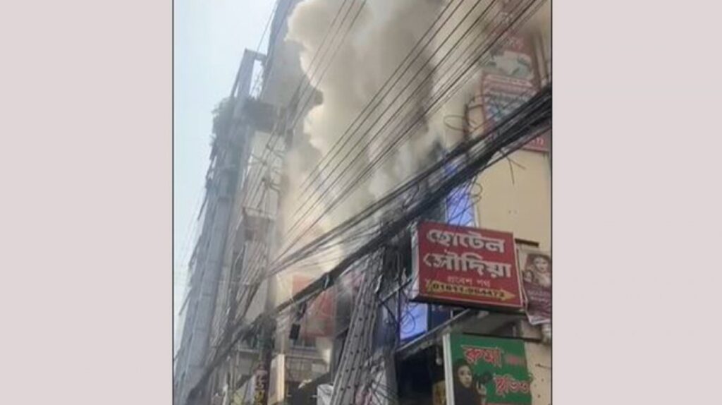 রাজধানীর শাহজাদপুরে আবাসিক হোটেলে আগুন, ৪ জনের মৃত্যু