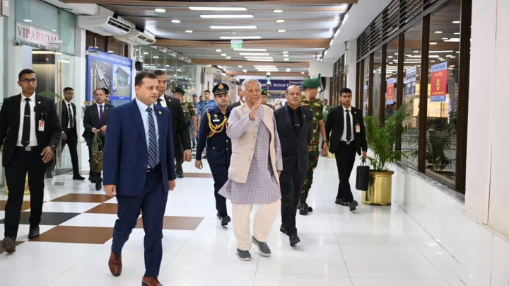 ব্যাংককের উদ্দেশে ঢাকা ছাড়লেন প্রধান উপদেষ্টা